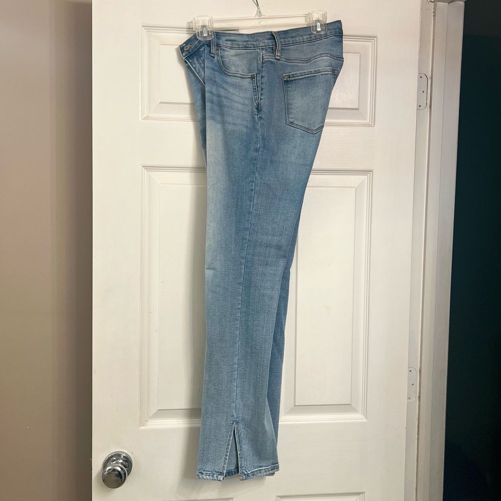Faded wash jeans, split ankle